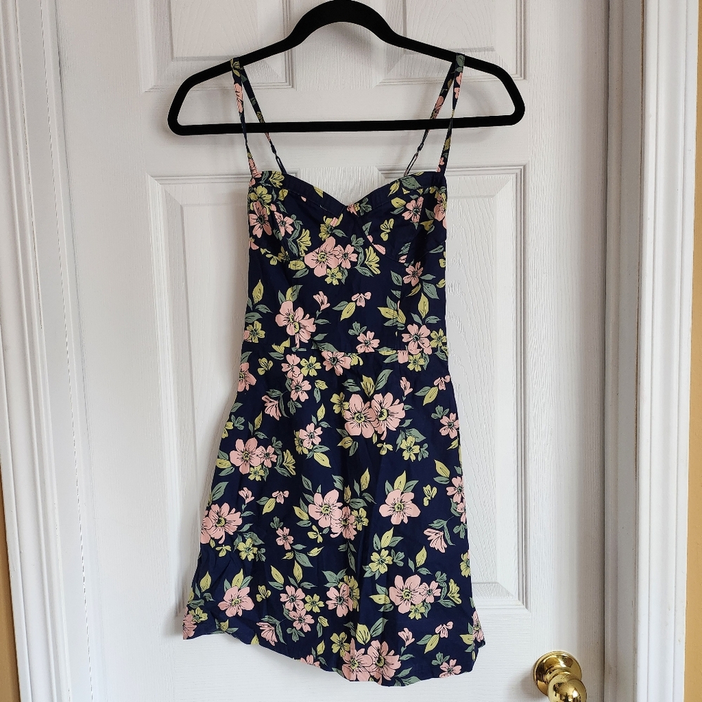 Hollister bustier style floral dress in size xs